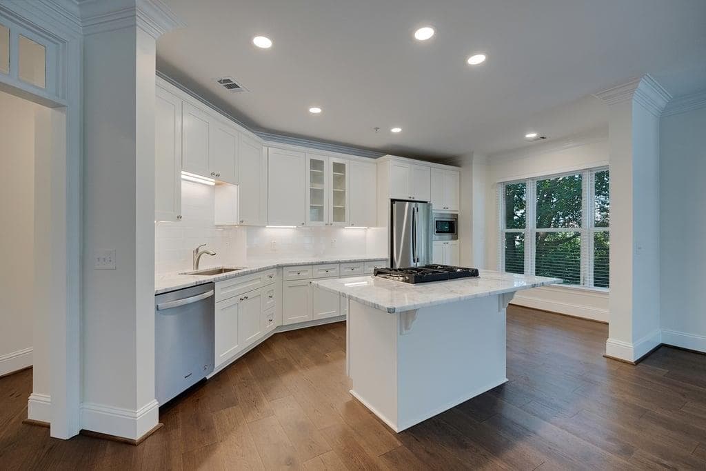 2 bedroom, 2 bathroom, 1,404 sq ft condominium for sale at 828 Highland Lane 2204, Atlanta, GA 30306 — photo 8