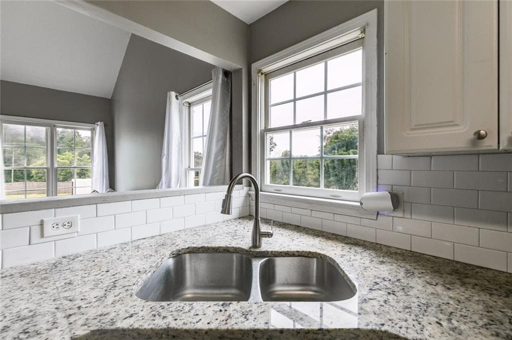 5 bedroom, 3 bathroom, 1,961 sq ft single family residence for sale at 4905 Martin Farms Road, Powder Springs, GA 30127 — photo 7