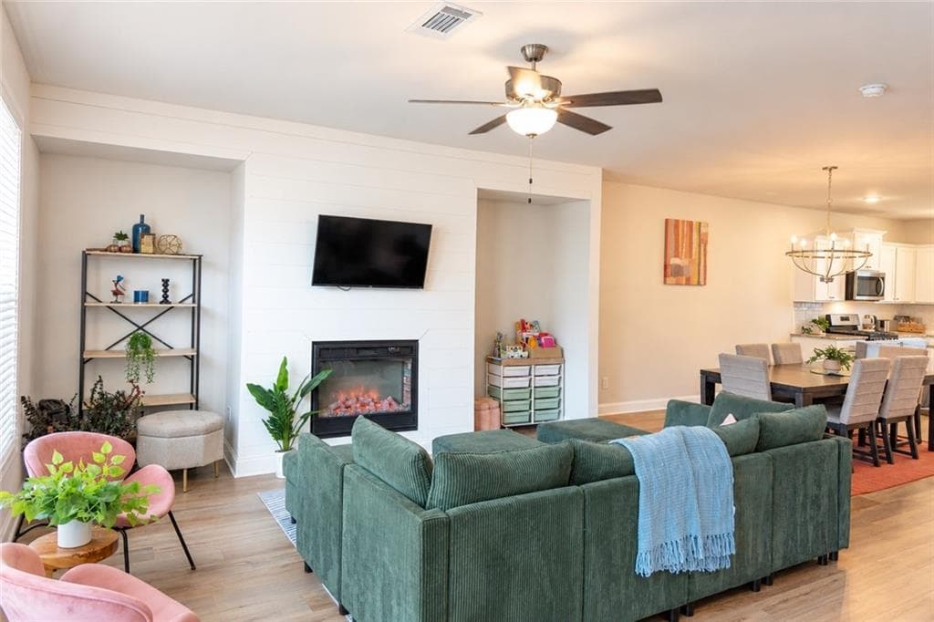 4 bedroom, 4 bathroom, 2,271 sq ft townhouse for sale at 1576 Gin Blossom Circle, Lawrenceville, GA 30045 — photo 3