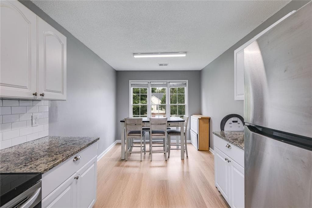 5 bedroom, 3 bathroom, 1,961 sq ft single family residence for sale at 4905 Martin Farms Road, Powder Springs, GA 30127 — photo 6