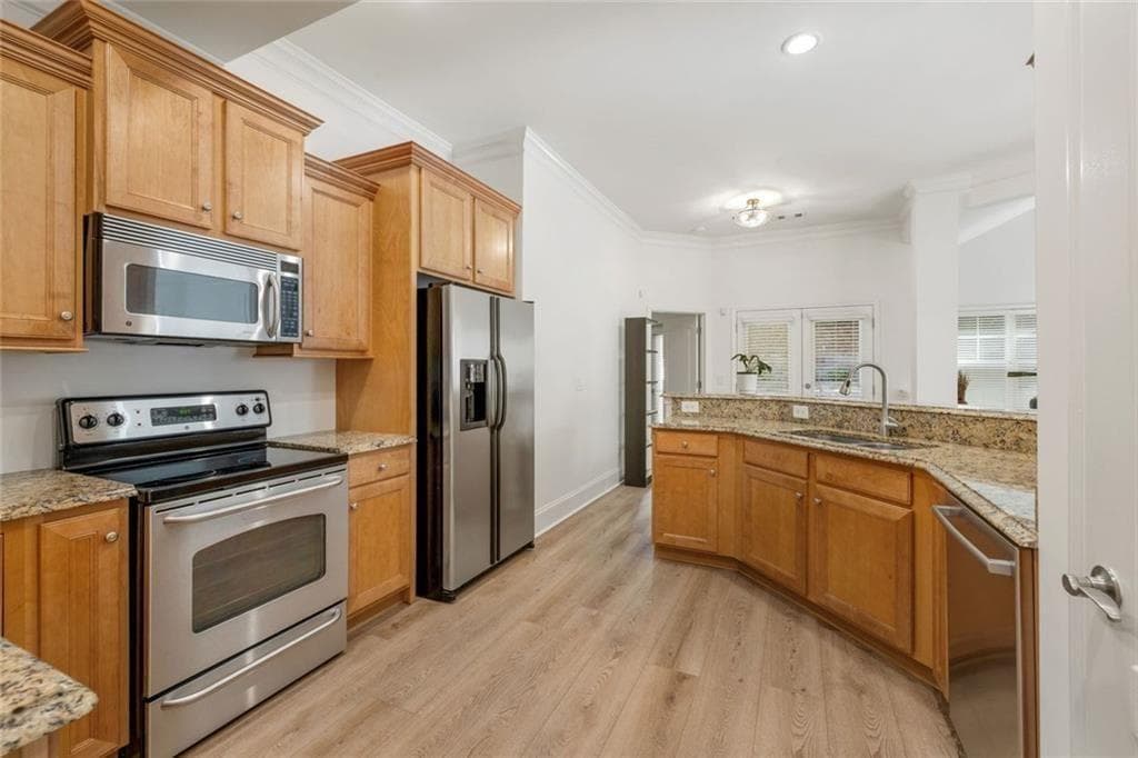 2 bedroom, 2 bathroom, 2,084 sq ft condominium for sale at 12100 Seasons Trace, Alpharetta, GA 30004 — photo 2