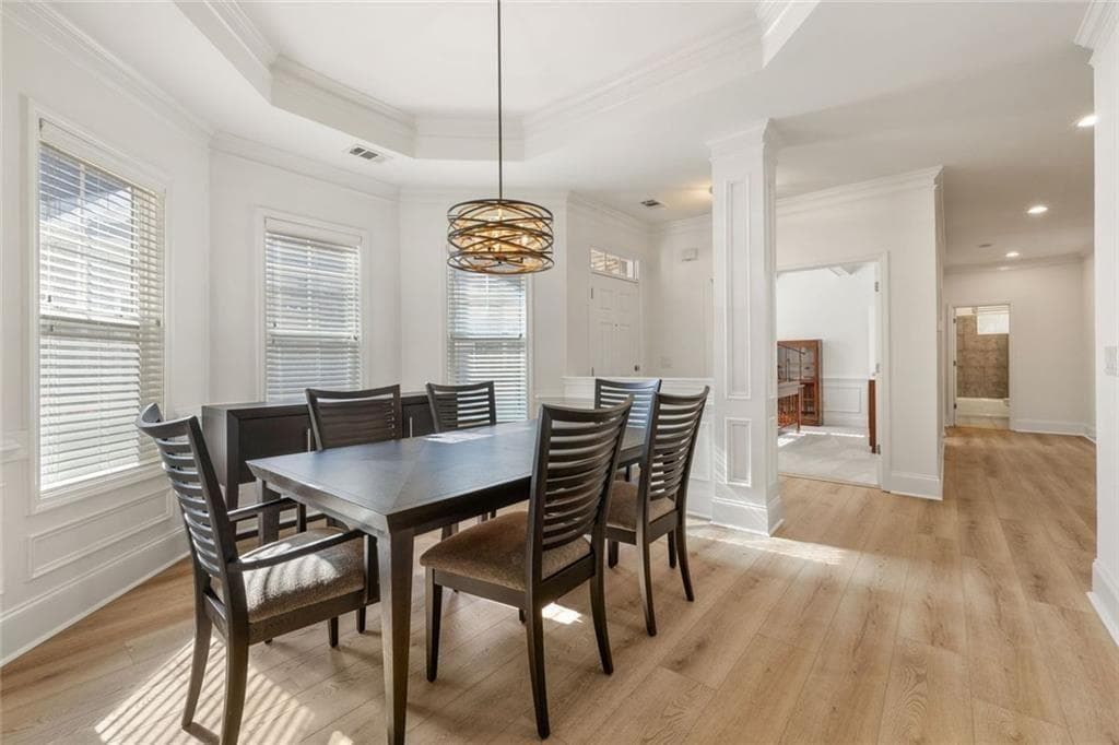 2 bedroom, 2 bathroom, 2,084 sq ft condominium for sale at 12100 Seasons Trace, Alpharetta, GA 30004 — photo 4