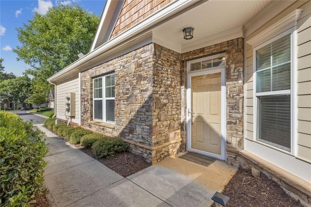 2 bedroom, 2 bathroom, 2,084 sq ft condominium for sale at 12100 Seasons Trace, Alpharetta, GA 30004 — photo 8