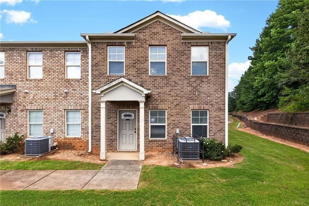 3 bedroom, 3 bathroom, 1,770 sq ft townhouse for sale at 7454 Pine Brook Road, Stockbridge, GA 30281