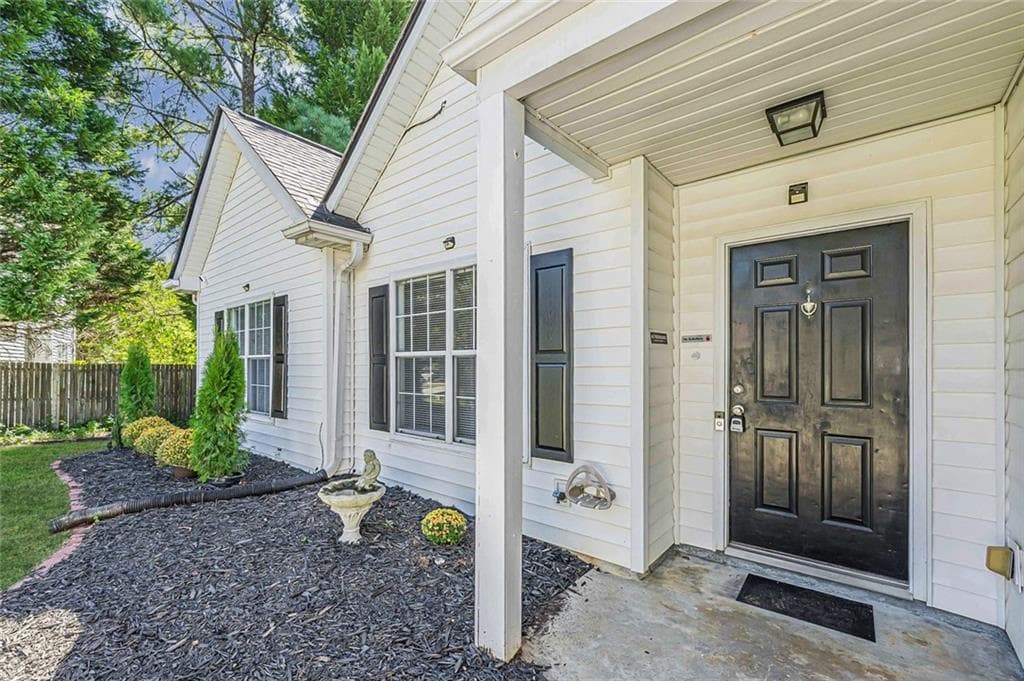 4 bedroom, 3 bathroom, 2,543 sq ft single family residence for sale at 1072 Pennsylvania Run, Lawrenceville, GA 30043 — photo 2