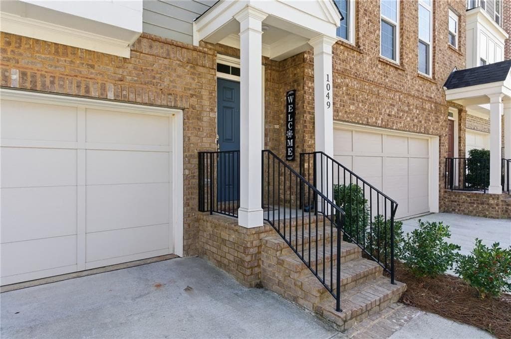 3 bedroom, 3 bathroom, 2,349 sq ft townhouse for sale at 1049 Caruso Drive, Buford, GA 30518 — photo 1 of 31