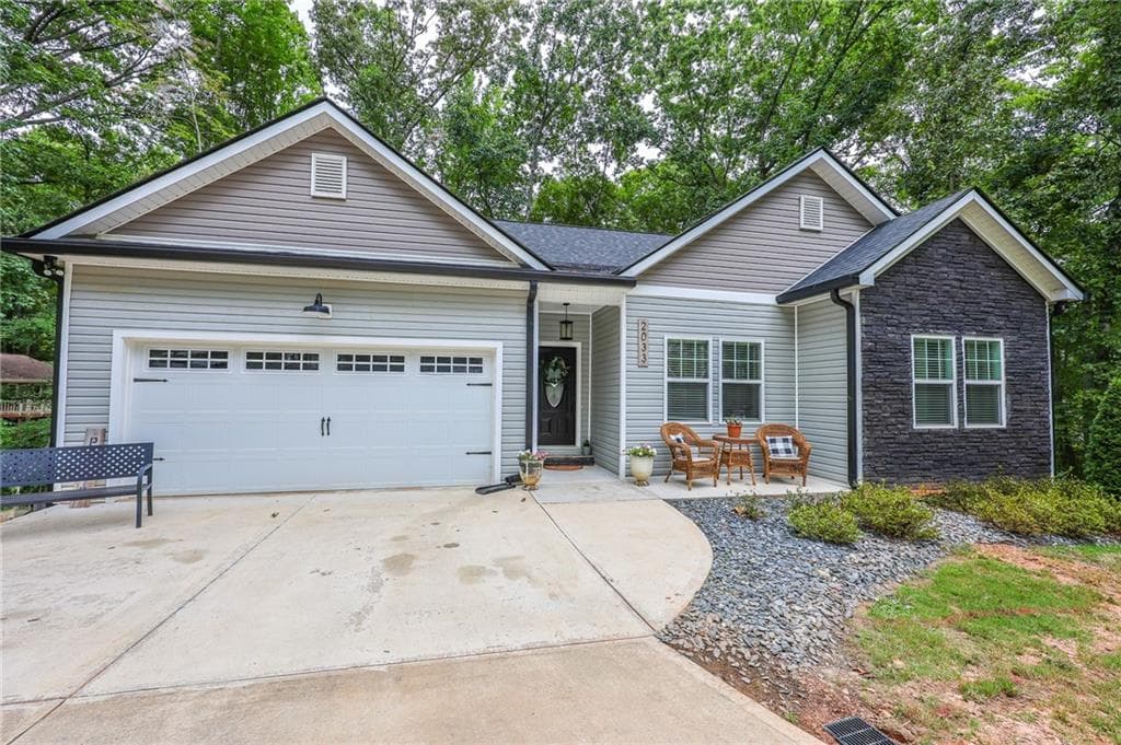 4 bedroom, 3 bathroom, 3,124 sq ft single family residence for sale at 2033 Lakeview Parkway, Villa Rica, GA 30180 — photo 2