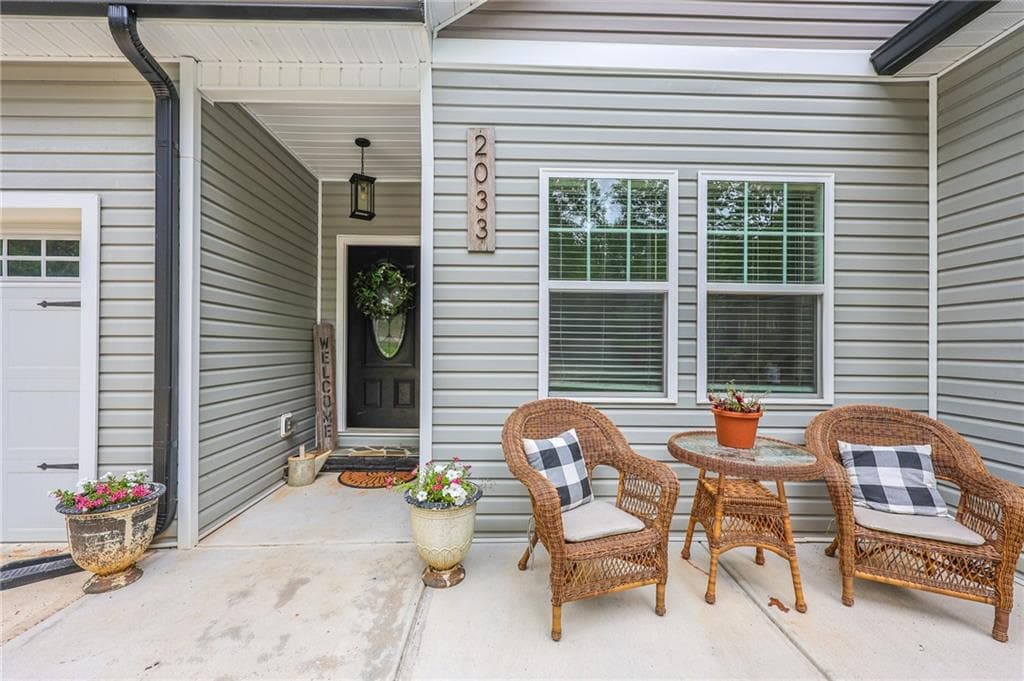 4 bedroom, 3 bathroom, 3,124 sq ft single family residence for sale at 2033 Lakeview Parkway, Villa Rica, GA 30180 — photo 4