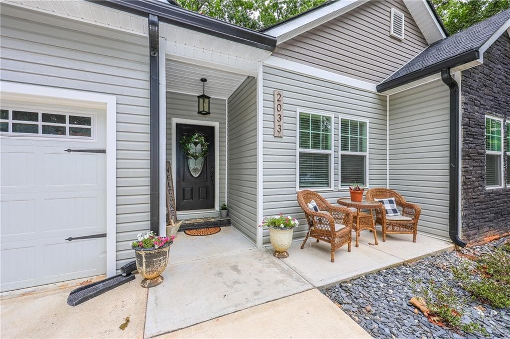 4 bedroom, 3 bathroom, 3,124 sq ft single family residence for sale at 2033 Lakeview Parkway, Villa Rica, GA 30180 — photo 5