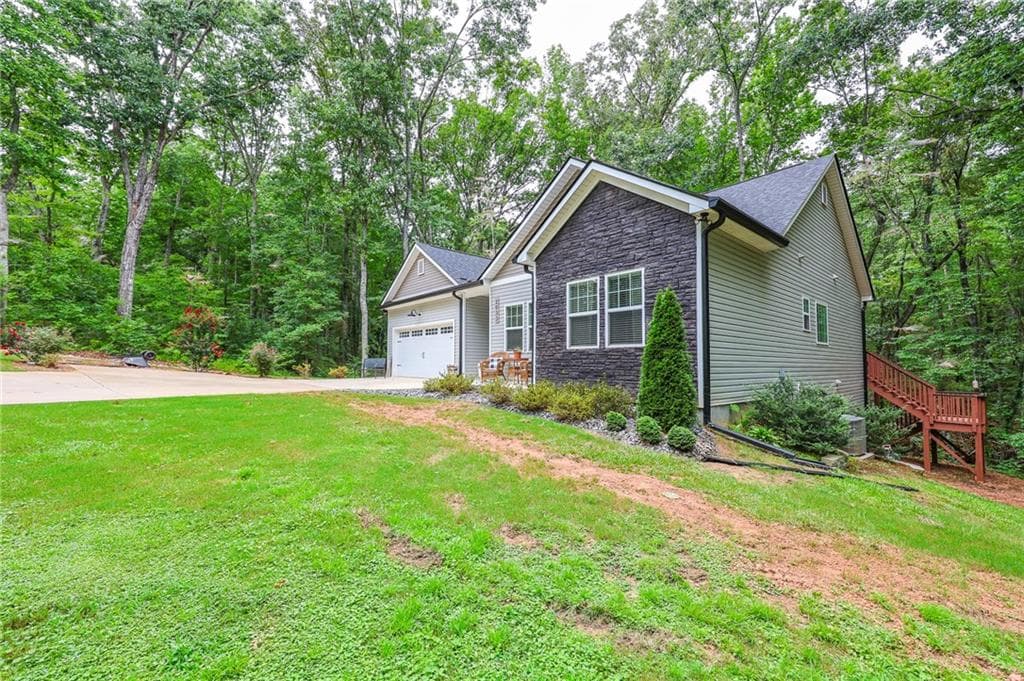 4 bedroom, 3 bathroom, 3,124 sq ft single family residence for sale at 2033 Lakeview Parkway, Villa Rica, GA 30180 — photo 7