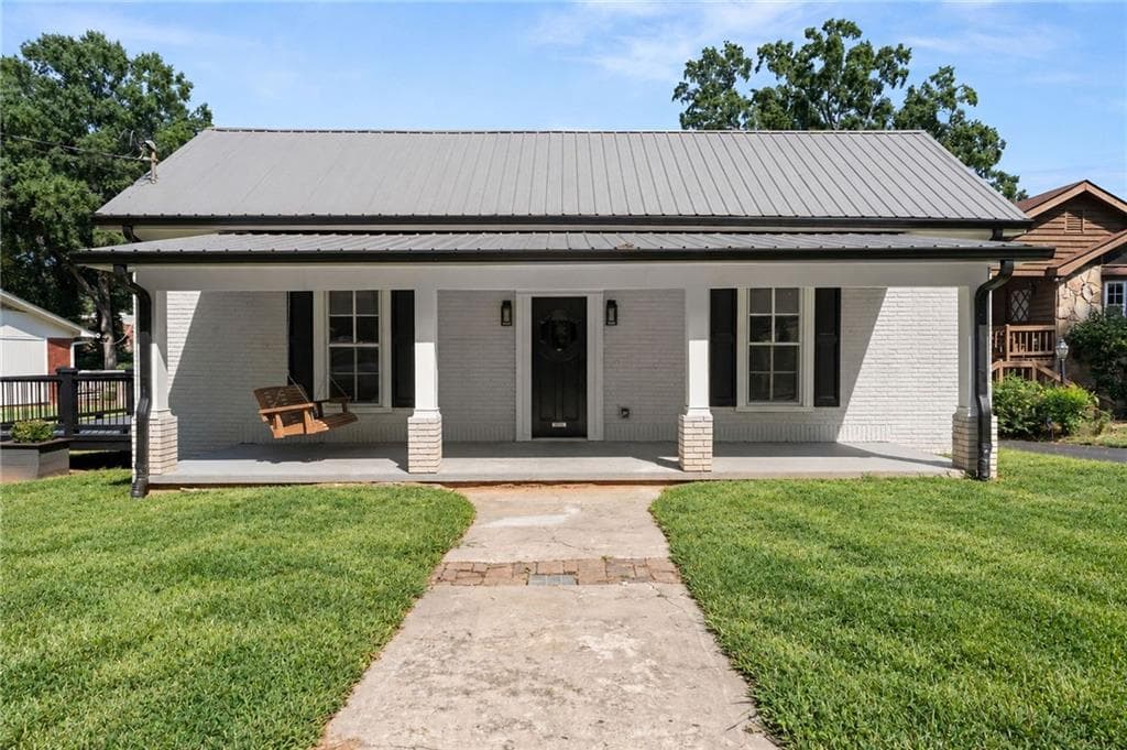 2 bedroom, 1 bathroom, 1,494 sq ft single family residence for sale at 237 N Erwin Street, Cartersville, GA 30120