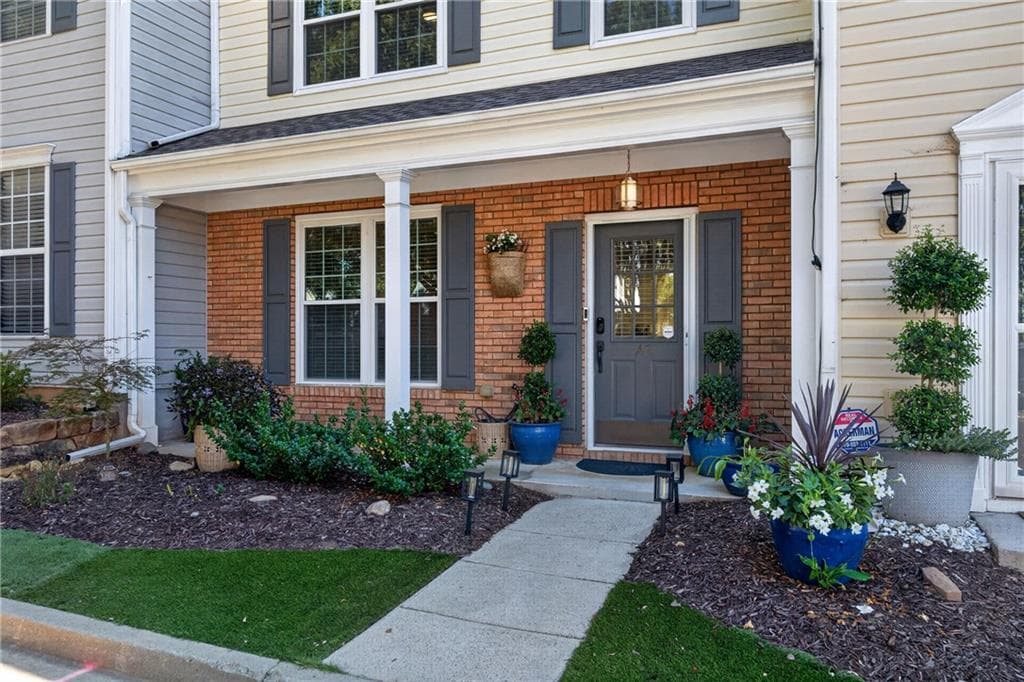 3 bedroom, 3 bathroom, 1,370 sq ft townhouse for sale at 10900 Wittenridge Drive A2, Alpharetta, GA 30022 — photo 3