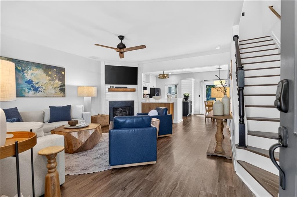 3 bedroom, 3 bathroom, 1,370 sq ft townhouse for sale at 10900 Wittenridge Drive A2, Alpharetta, GA 30022 — photo 6