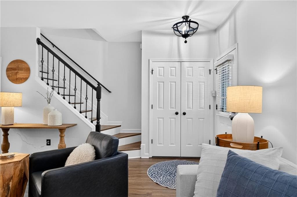 3 bedroom, 3 bathroom, 1,370 sq ft townhouse for sale at 10900 Wittenridge Drive A2, Alpharetta, GA 30022 — photo 7