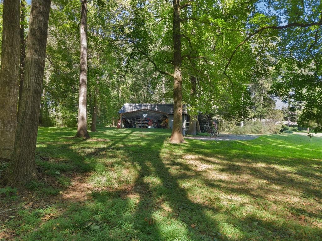 3 bedroom, 2 bathroom, 2,229 sq ft single family residence under contract at 4343 Hamill Ct, Buford, GA 30519 — photo 3