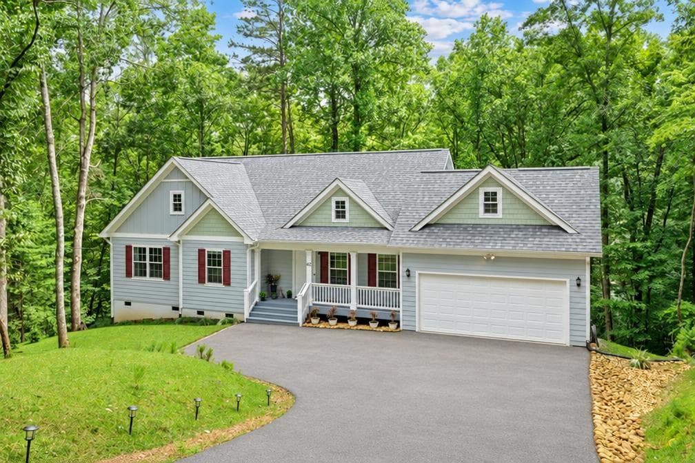 3 bedroom, 2 bathroom, 1,555 sq ft single family residence for sale at 62 Spalding Court, Ellijay, GA 30540 — photo 1 of 55