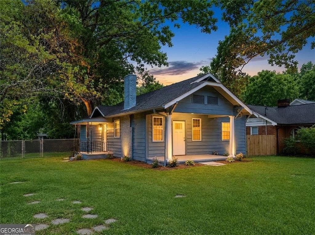 3 bedroom, 2 bathroom, 1,274 sq ft single family residence for sale at 726 Pearce Street, Atlanta, GA 30310 — photo 3