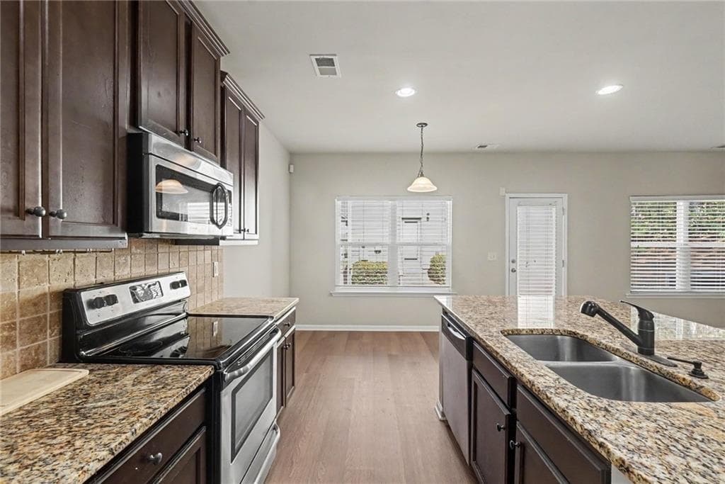 3 bedroom, 3 bathroom, 2,160 sq ft single family residence for sale at 705 Barberry Drive, Woodstock, GA 30188 — photo 8