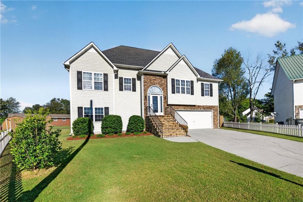 4 bedroom, 3 bathroom, 1,858 sq ft single family residence for sale at 108 Summerfield Way, Calhoun, GA 30701 — photo 2