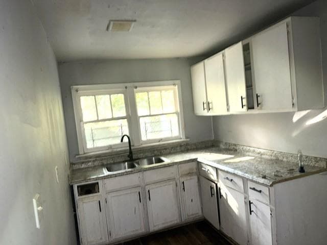 4 bedroom, 4 bathroom, 1,920 sq ft single family residence for sale at 3335 Delmar Lane, Atlanta, GA 30331 — photo 3