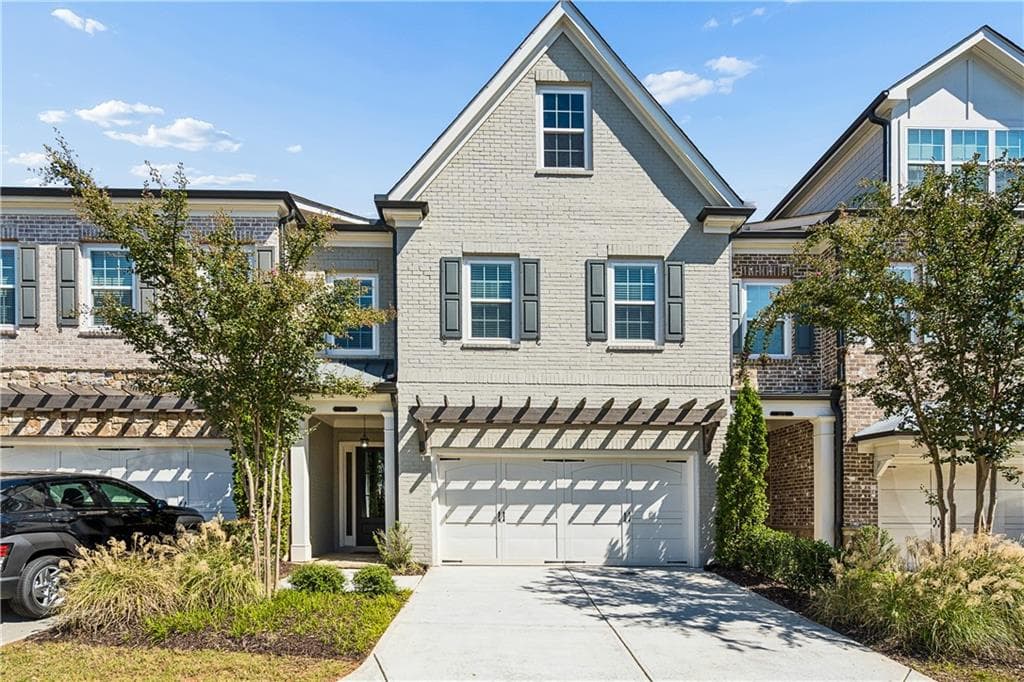 3 bedroom, 3 bathroom, 2,639 sq ft townhouse for sale at 3176 Havencroft Drive, Roswell, GA 30075