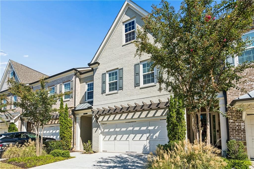 3 bedroom, 3 bathroom, 2,639 sq ft townhouse for sale at 3176 Havencroft Drive, Roswell, GA 30075 — photo 2