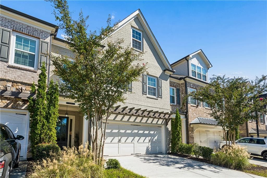3 bedroom, 3 bathroom, 2,639 sq ft townhouse for sale at 3176 Havencroft Drive, Roswell, GA 30075 — photo 3