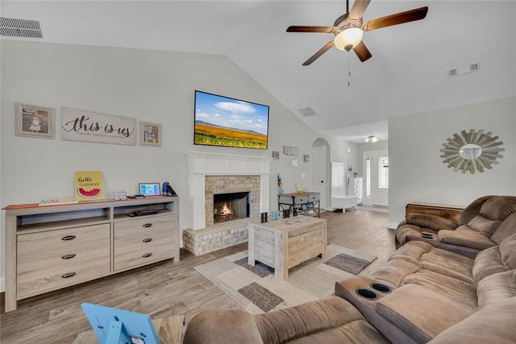5 bedroom, 3 bathroom, 2,256 sq ft single family residence for sale at 733 River Mist Circle, Jefferson, GA 30549 — photo 4