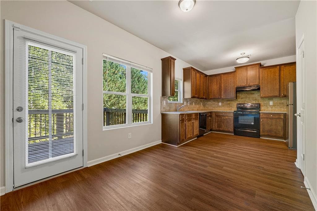 4 bedroom, 3 bathroom, 2,656 sq ft single family residence for sale at 4328 Traipse Path, Ellenwood, GA 30294 — photo 5