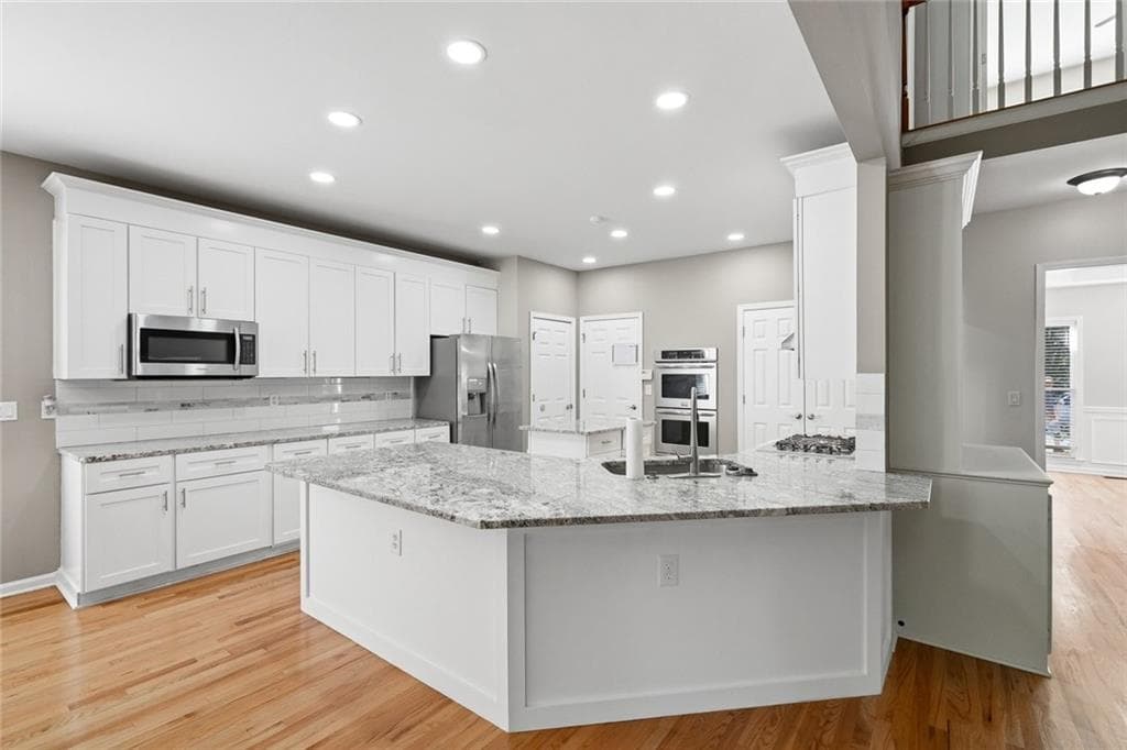6 bedroom, 4 bathroom, 4,935 sq ft single family residence for sale at 1735 Riverglen Drive, Suwanee, GA 30024 — photo 3