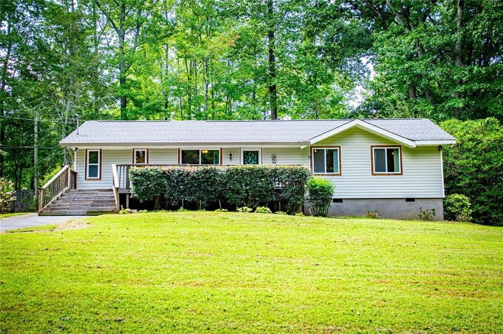 4 bedroom, 2 bathroom, 1,688 sq ft single family residence for sale at 24 White Oak Drive, Carrollton, GA 30116 — photo 1 of 70