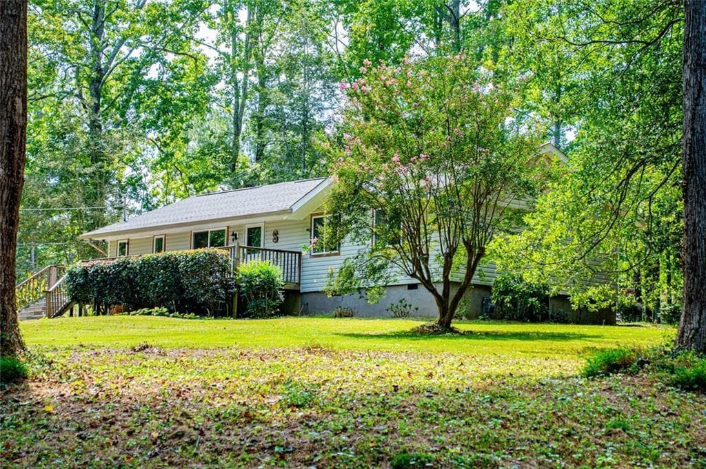 4 bedroom, 2 bathroom, 1,688 sq ft single family residence for sale at 24 White Oak Drive, Carrollton, GA 30116 — photo 5
