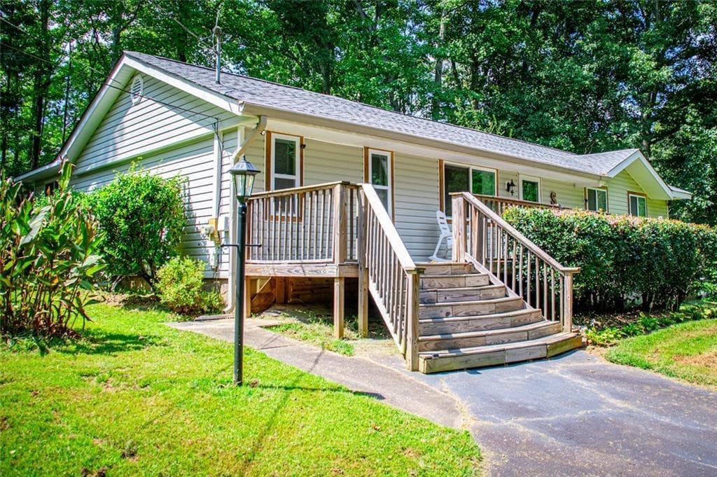 4 bedroom, 2 bathroom, 1,688 sq ft single family residence for sale at 24 White Oak Drive, Carrollton, GA 30116 — photo 7