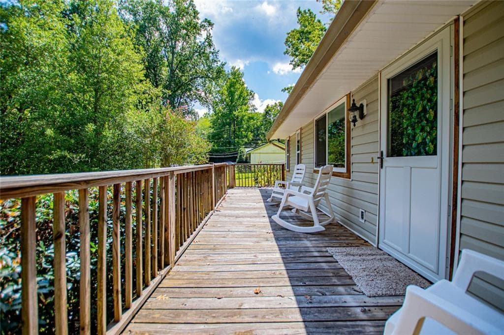 4 bedroom, 2 bathroom, 1,688 sq ft single family residence for sale at 24 White Oak Drive, Carrollton, GA 30116 — photo 9
