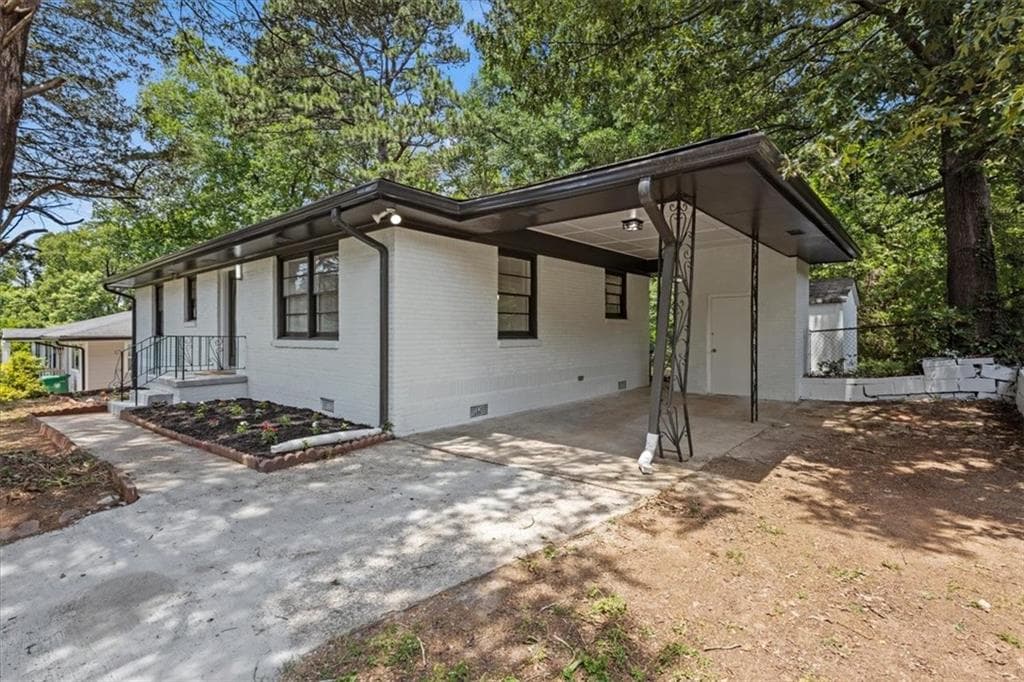 3 bedroom, 2 bathroom, 1,075 sq ft single family residence for sale at 1673 Flintwood Drive, Atlanta, GA 30316 — photo 2