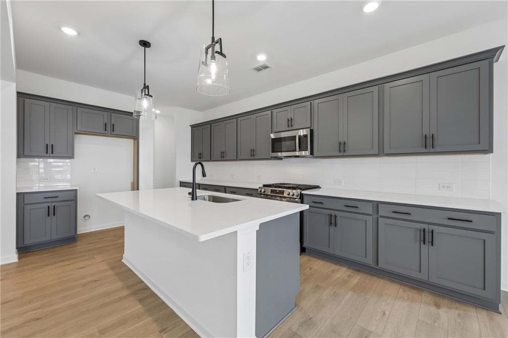 5 bedroom, 4 bathroom, 3,208 sq ft single family residence for sale at 5456 Hargrove Way, Flowery Branch, GA 30542 — photo 9