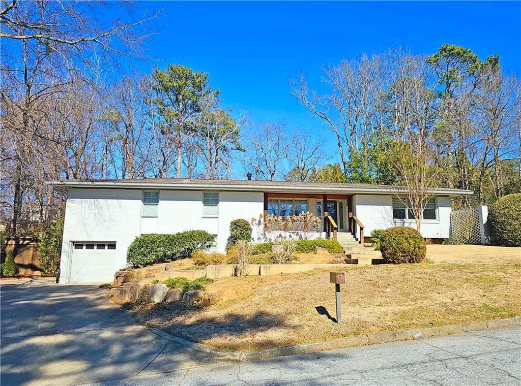4 bedroom, 3 bathroom, 1,842 sq ft single family residence for rent at 1131 Milmar Drive, Atlanta, GA 30327 for $5,495 a month — photo 3