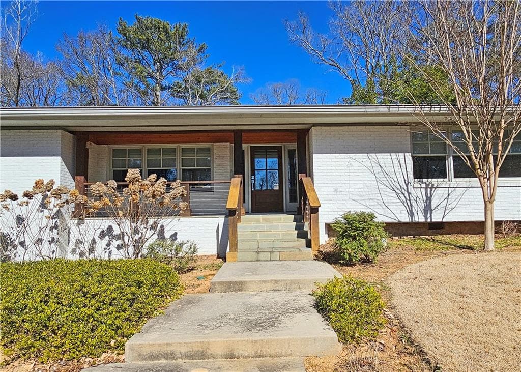 4 bedroom, 3 bathroom, 1,842 sq ft single family residence for rent at 1131 Milmar Drive, Atlanta, GA 30327 for $5,495 a month — photo 5