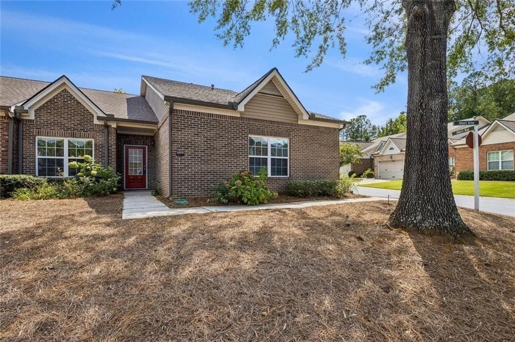 2 bedroom, 2 bathroom, 1,689 sq ft condominium for sale at 3205 Abbott Drive 20, Powder Springs, GA 30127 — photo 2