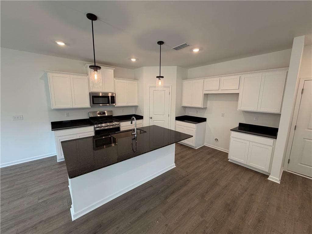3 bedroom, 3 bathroom, 2,034 sq ft single family residence for sale at 307 Remford Way, Euharlee, GA 30145 — photo 2