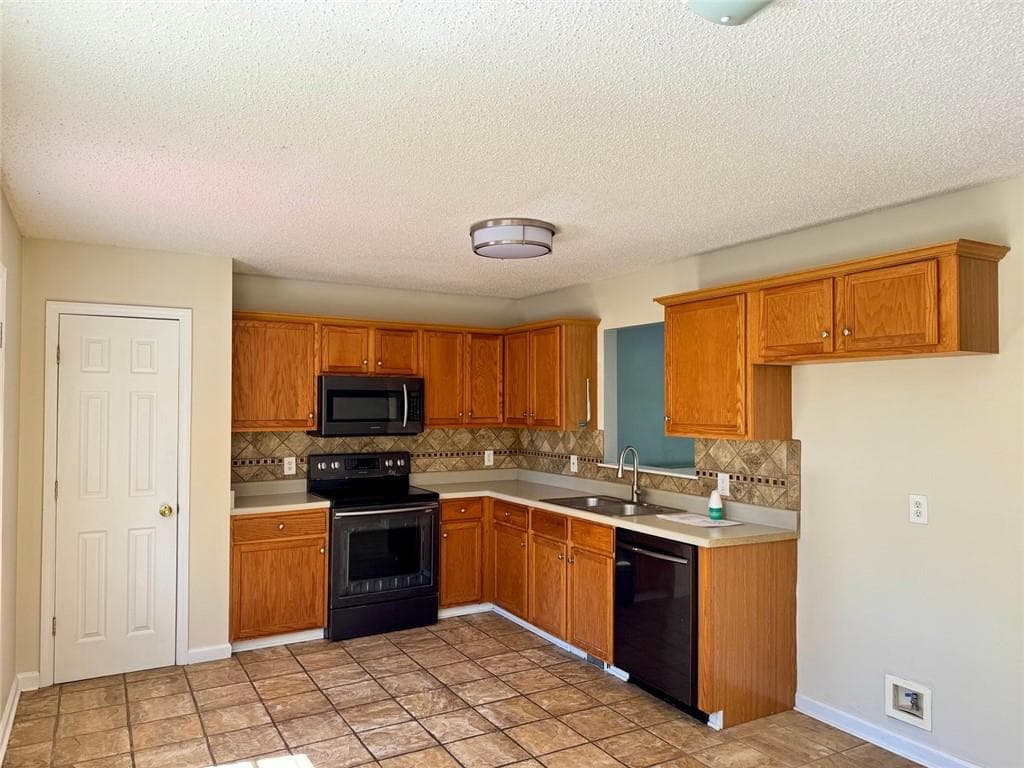 3 bedroom, 2 bathroom, 1,264 sq ft single family residence for sale at 118 Gilberts Way, Temple, GA 30179 — photo 6
