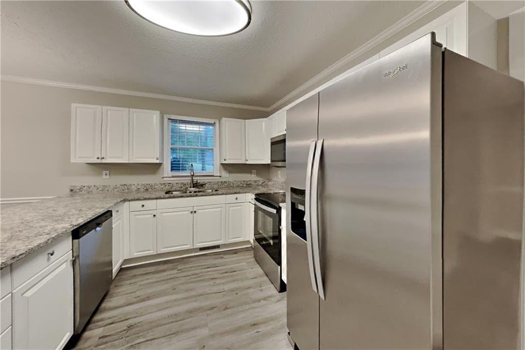 4 bedroom, 3 bathroom, 2,796 sq ft single family residence for rent at 3570 Pebble Hill Drive, Marietta, GA 30062 for $2,910 a month — photo 4