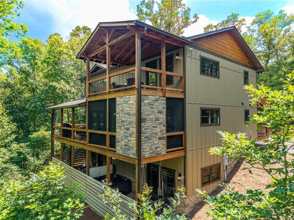 4 bedroom, 4 bathroom, 3,678 sq ft single family residence for sale at 4687 Murphy Highway, Mineral Bluff, GA 30559 — photo 2