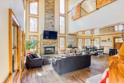 4 bedroom, 4 bathroom, 3,678 sq ft single family residence for sale at 4687 Murphy Highway, Mineral Bluff, GA 30559 — photo 3