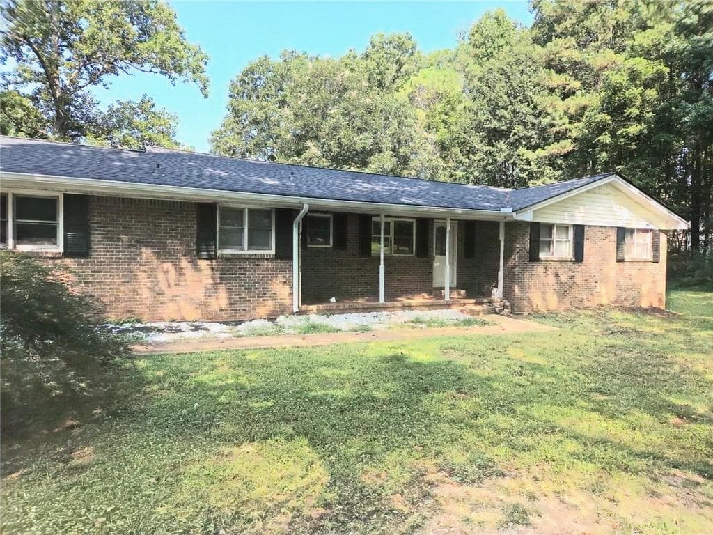 4 bedroom, 3 bathroom, 2,406 sq ft single family residence for sale at 849 Swan Lake Road, Stockbridge, GA 30281 — photo 3
