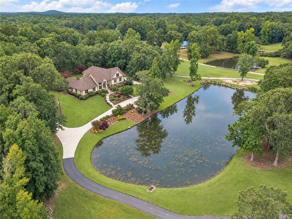 4 bedroom, 6 bathroom, 4,971 sq ft single family residence for sale at 1601 Broadnax Mill Road, Loganville, GA 30052 — photo 5