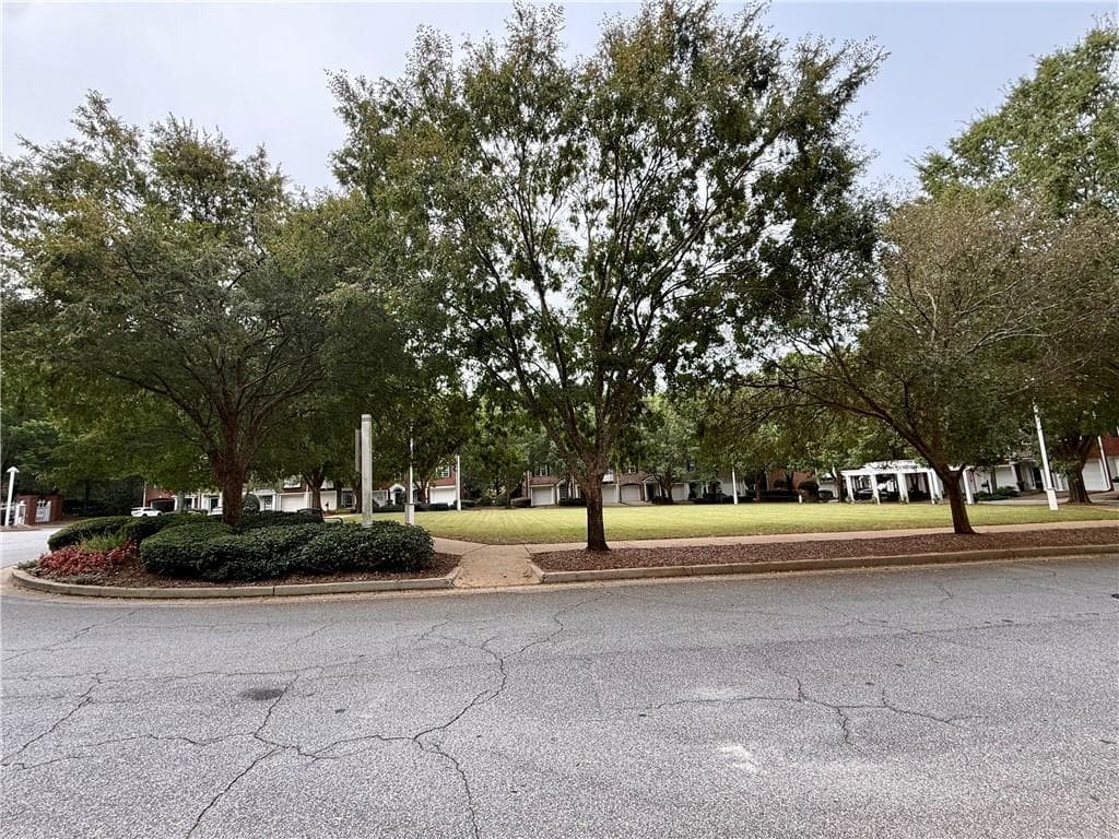 3 bedroom, 4 bathroom, 1,824 sq ft townhouse for rent at 2704 Waters Edge Trail, Roswell, GA 30075 for $2,900 a month — photo 2