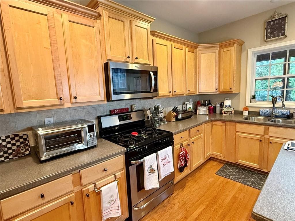 3 bedroom, 4 bathroom, 1,824 sq ft townhouse for rent at 2704 Waters Edge Trail, Roswell, GA 30075 for $2,900 a month — photo 8