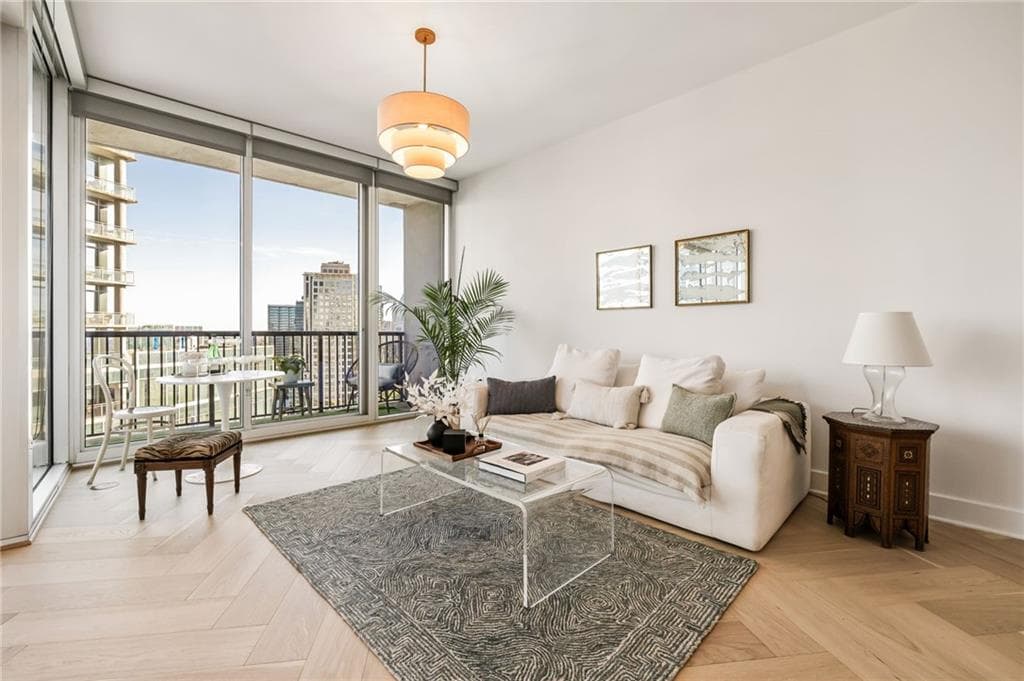 1 bedroom, 1 bathroom, 872 sq ft condominium for sale at 1080 Peachtree Street 2307, Atlanta, GA 30309 — photo 4
