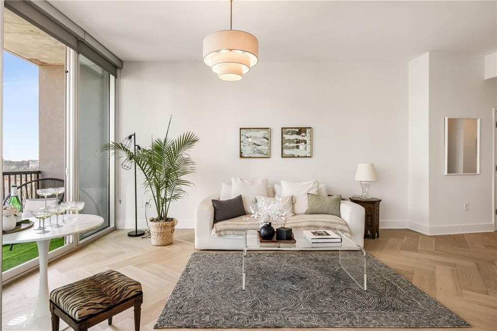 1 bedroom, 1 bathroom, 872 sq ft condominium for sale at 1080 Peachtree Street 2307, Atlanta, GA 30309 — photo 6